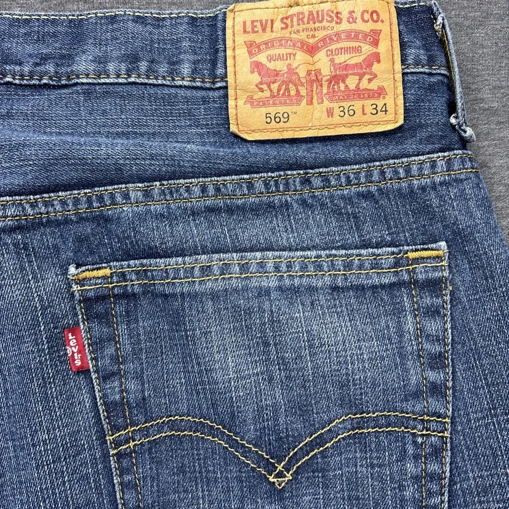 Levi's 559 Jeans Mens 36x33 TAG-36x34 Straight Leg Blue Denim Faded Whiskered